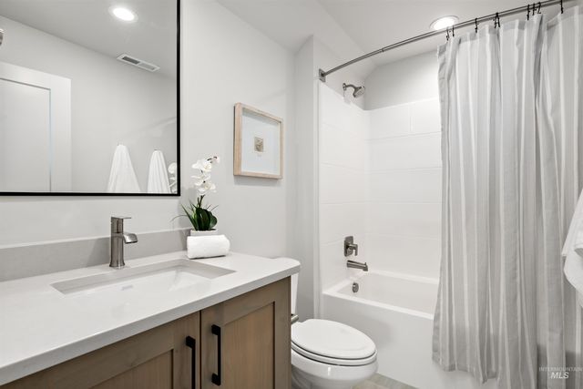 880 E Crescendo St, Meridian, ID 83642