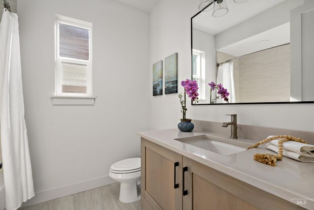 880 E Crescendo St, Meridian, ID 83642