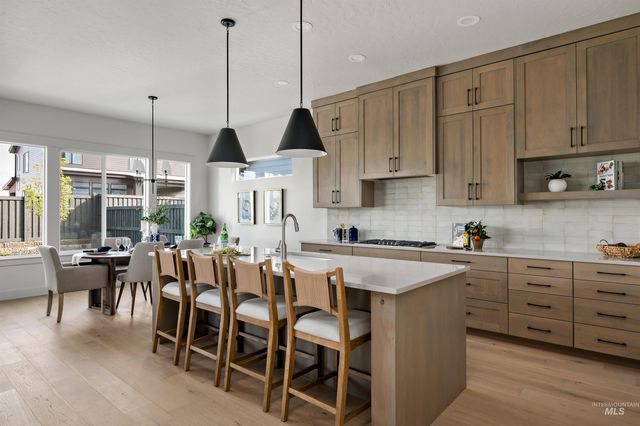880 E Crescendo St, Meridian, ID 83642