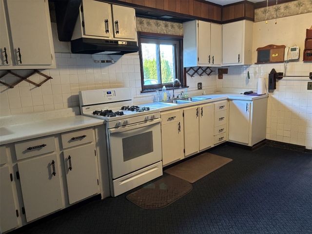 2828 CARTER Avenue, Erie, PA 16506