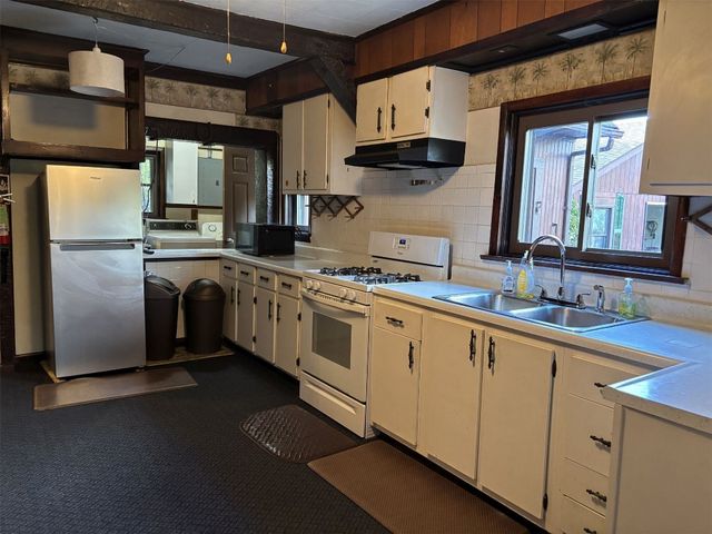 2828 CARTER Avenue, Erie, PA 16506