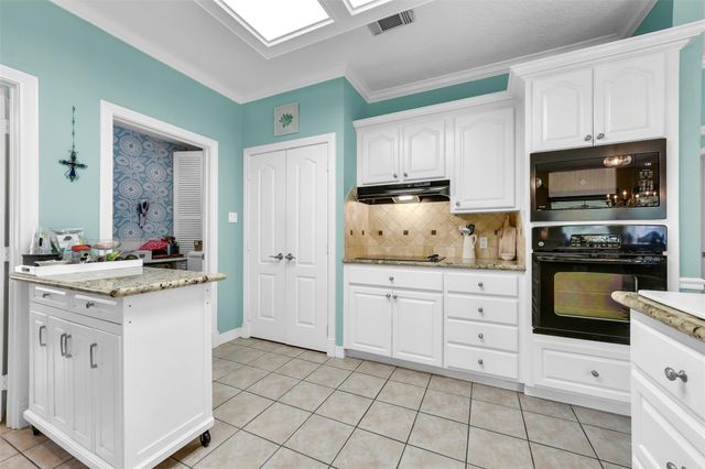2810 Swallow Lane, Texas City, TX 77590