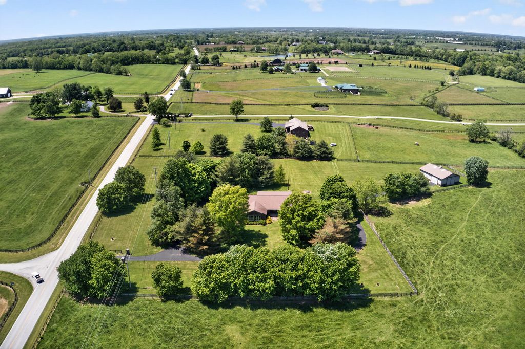 3122 Georgetown Road, Paris, KY 40361