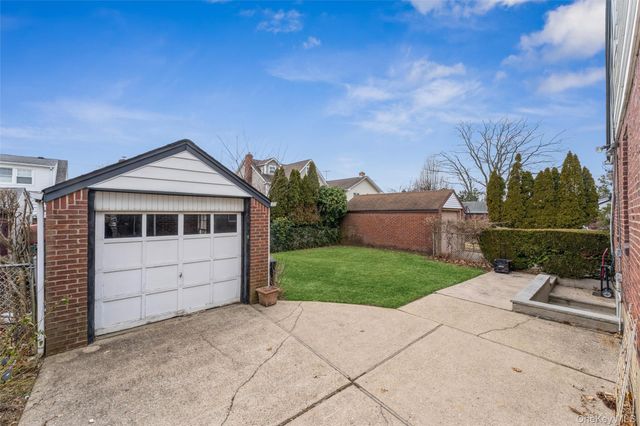 1119 Theodora Street, Franklin Square, NY 11010