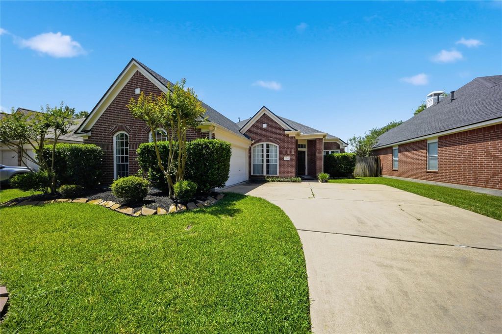 3714 Crescent Drive, Pearland, TX 77584