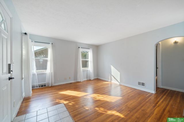 5820 Spring Street, Omaha, NE 68106