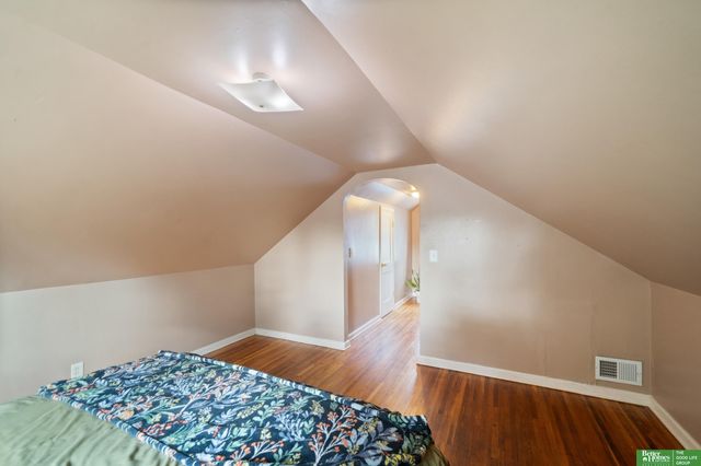 5820 Spring Street, Omaha, NE 68106