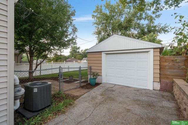 5820 Spring Street, Omaha, NE 68106