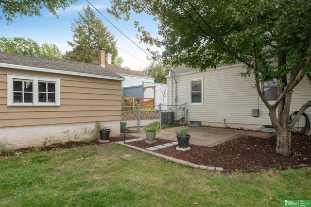 5820 Spring Street, Omaha, NE 68106