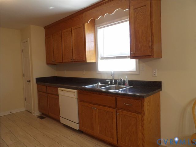 8521 Vaughan Rd, Dinwiddie, VA 23805
