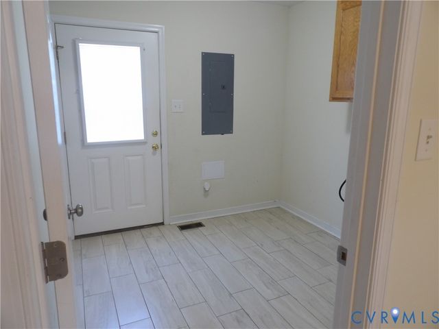 8521 Vaughan Rd, Dinwiddie, VA 23805