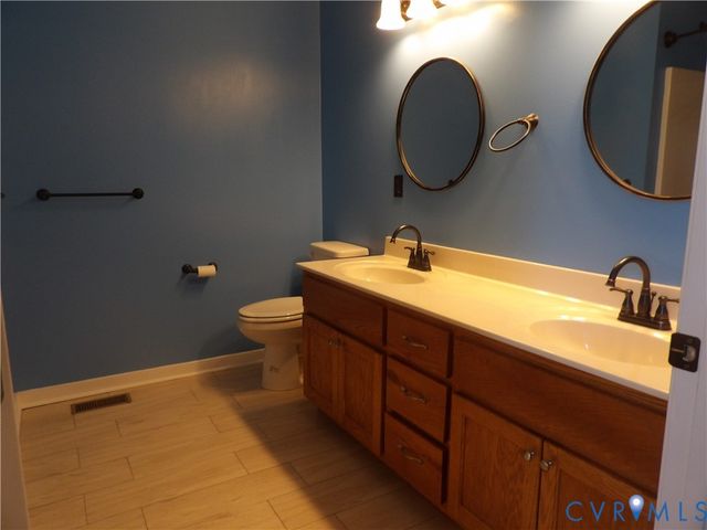 8521 Vaughan Rd, Dinwiddie, VA 23805