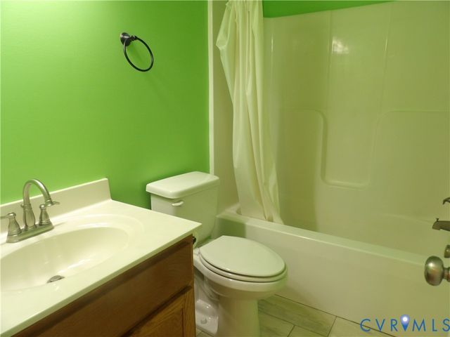 8521 Vaughan Rd, Dinwiddie, VA 23805