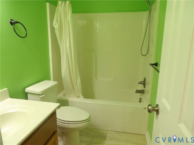 8521 Vaughan Rd, Dinwiddie, VA 23805