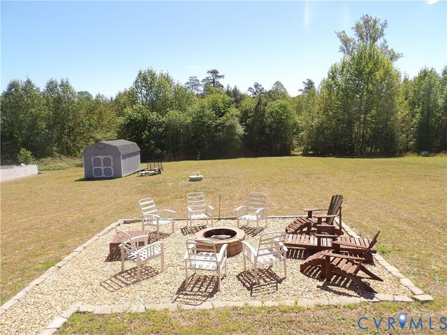 8521 Vaughan Rd, Dinwiddie, VA 23805