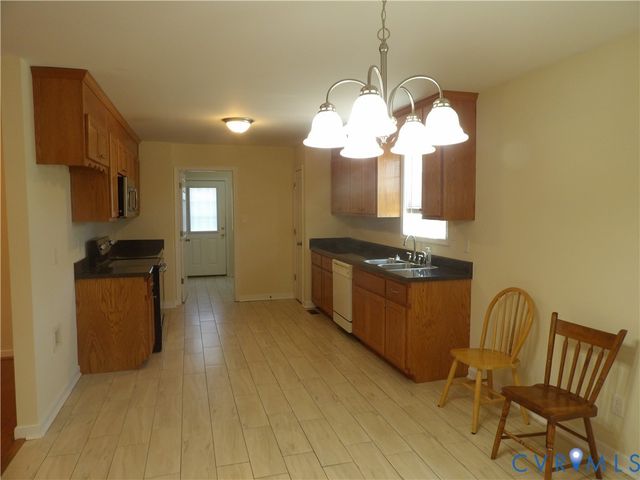 8521 Vaughan Rd, Dinwiddie, VA 23805