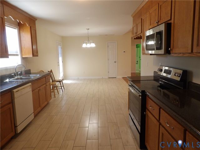 8521 Vaughan Rd, Dinwiddie, VA 23805