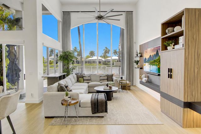 5463 NW 41st Terrace, Boca Raton, FL 33496