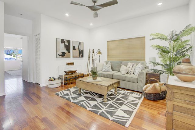 5463 NW 41st Terrace, Boca Raton, FL 33496