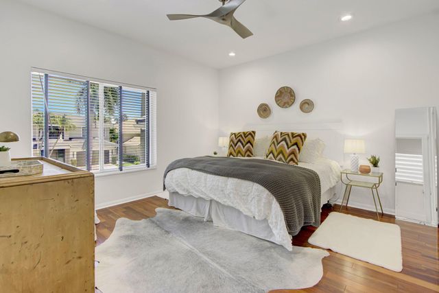 5463 NW 41st Terrace, Boca Raton, FL 33496