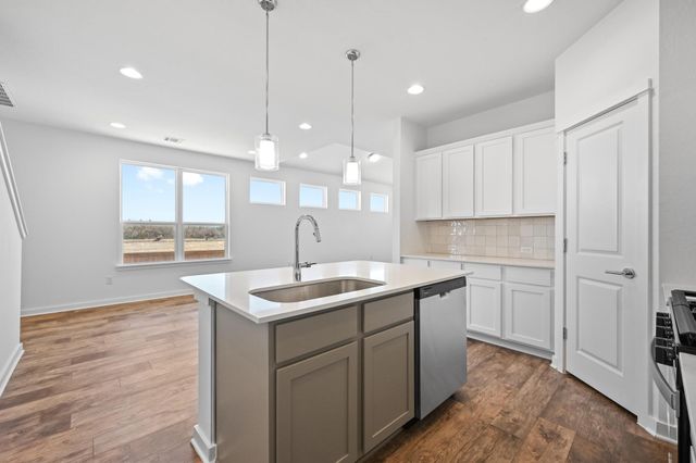 513 A Burlington DR A, Buda, TX 78610