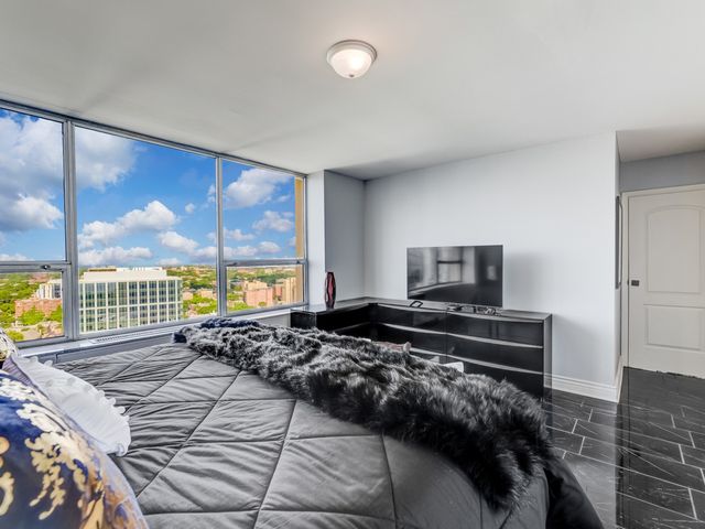 5201 S CORNELL Avenue 27D, Chicago, IL 60615