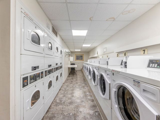 5201 S CORNELL Avenue 27D, Chicago, IL 60615