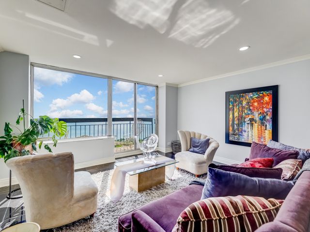 5201 S CORNELL Avenue 27D, Chicago, IL 60615