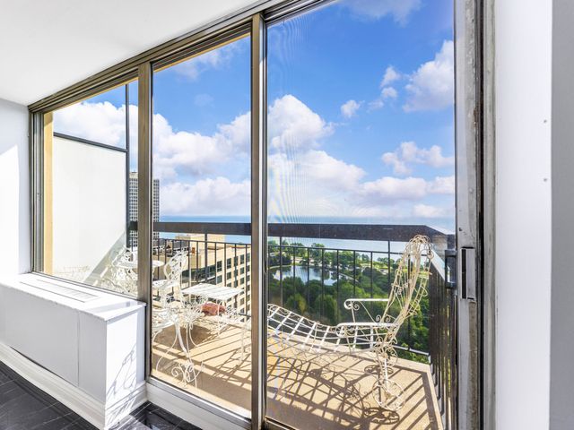 5201 S CORNELL Avenue 27D, Chicago, IL 60615