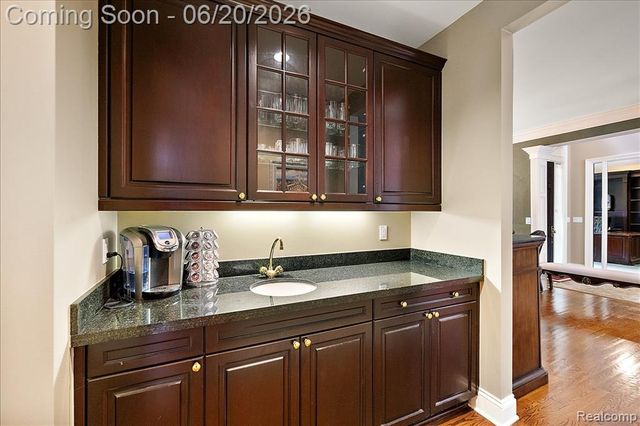 5022 Lone Pine Lane, Bloomfield Hills, MI 48302