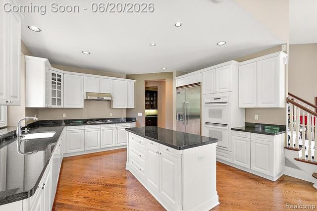 5022 Lone Pine Lane, Bloomfield Hills, MI 48302