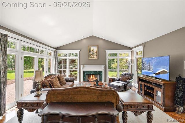 5022 Lone Pine Lane, Bloomfield Hills, MI 48302