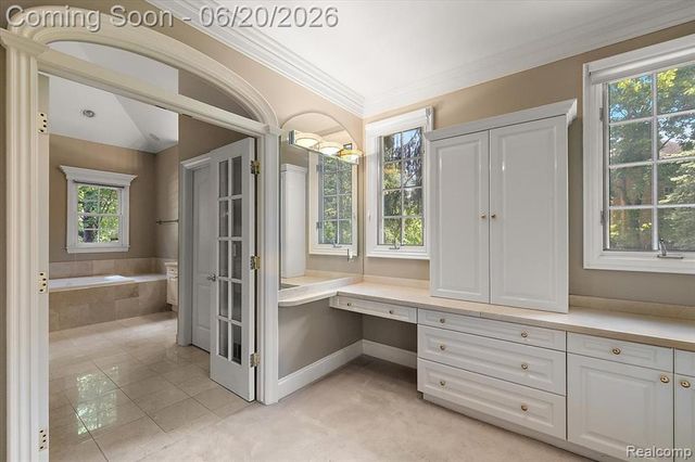 5022 Lone Pine Lane, Bloomfield Hills, MI 48302
