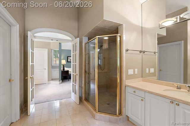 5022 Lone Pine Lane, Bloomfield Hills, MI 48302