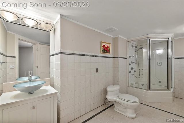 5022 Lone Pine Lane, Bloomfield Hills, MI 48302
