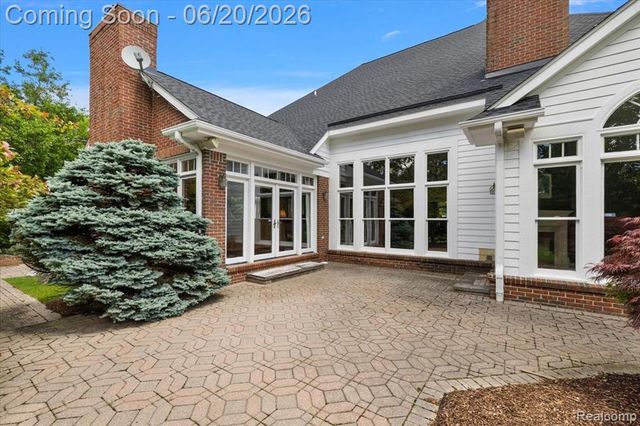 5022 Lone Pine Lane, Bloomfield Hills, MI 48302