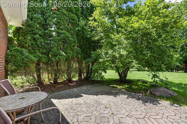 5022 Lone Pine Lane, Bloomfield Hills, MI 48302