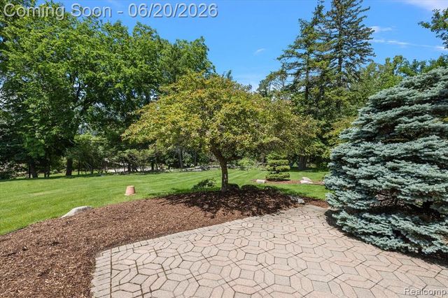 5022 Lone Pine Lane, Bloomfield Hills, MI 48302