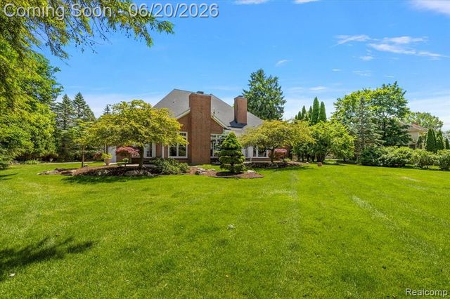 5022 Lone Pine Lane, Bloomfield Hills, MI 48302