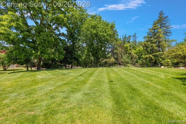 5022 Lone Pine Lane, Bloomfield Hills, MI 48302
