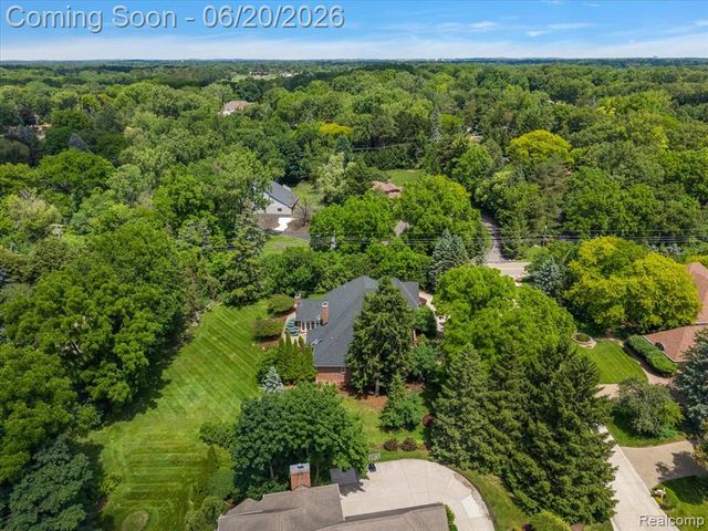 5022 Lone Pine Lane, Bloomfield Hills, MI 48302