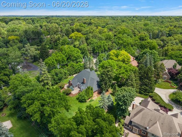 5022 Lone Pine Lane, Bloomfield Hills, MI 48302