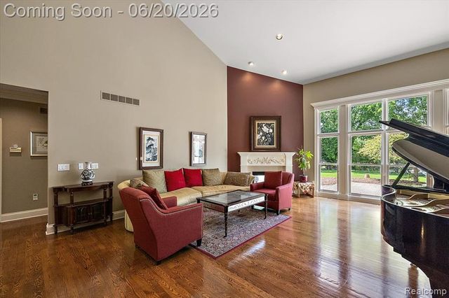5022 Lone Pine Lane, Bloomfield Hills, MI 48302
