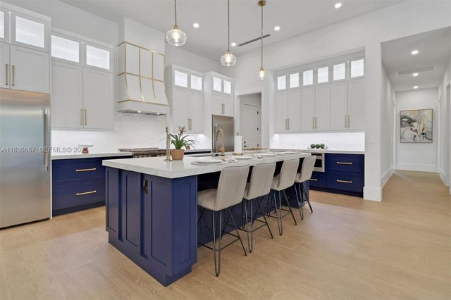 524 13th Street SW, Naples, FL 34117