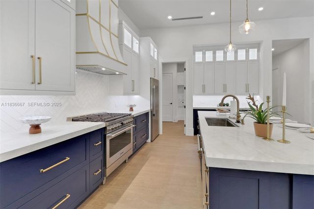 524 13th Street SW, Naples, FL 34117