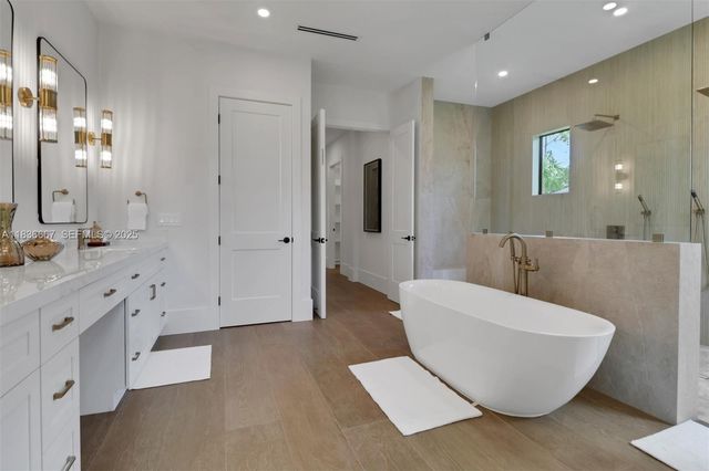 524 13th Street SW, Naples, FL 34117