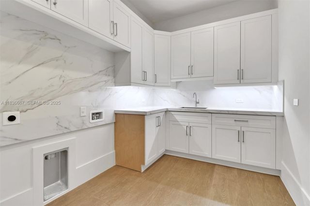 524 13th Street SW, Naples, FL 34117
