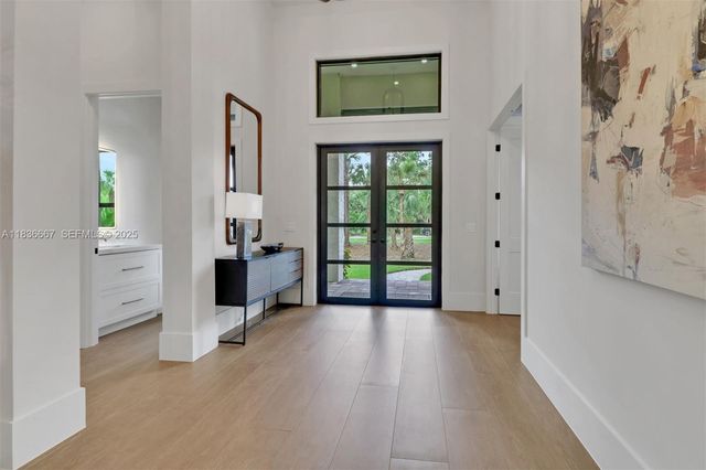 524 13th Street SW, Naples, FL 34117