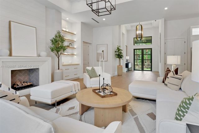 524 13th Street SW, Naples, FL 34117