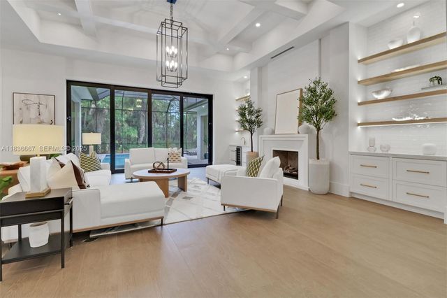524 13th Street SW, Naples, FL 34117